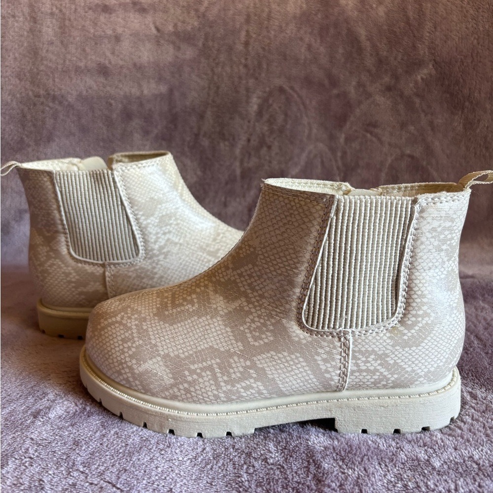 Carters Bessy Toddler Girls Snakeskin Print Ankle Boots Size 12M CF24K14H